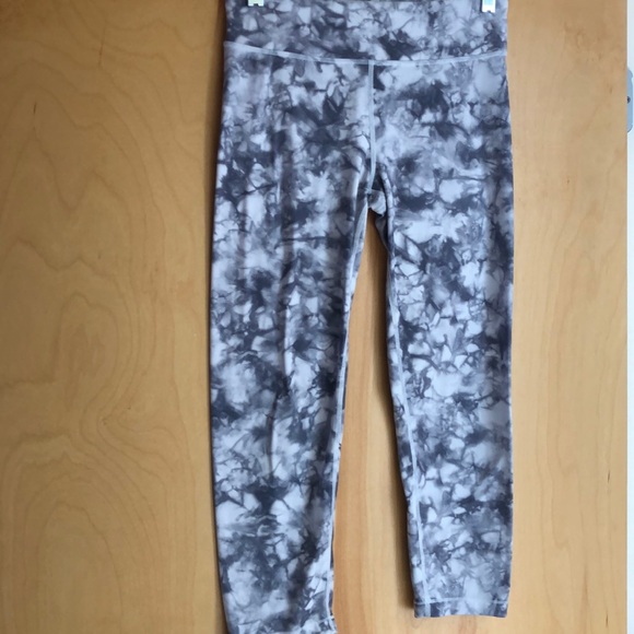 Athleta Other - Athleta Girl grey white cloudy print leggings